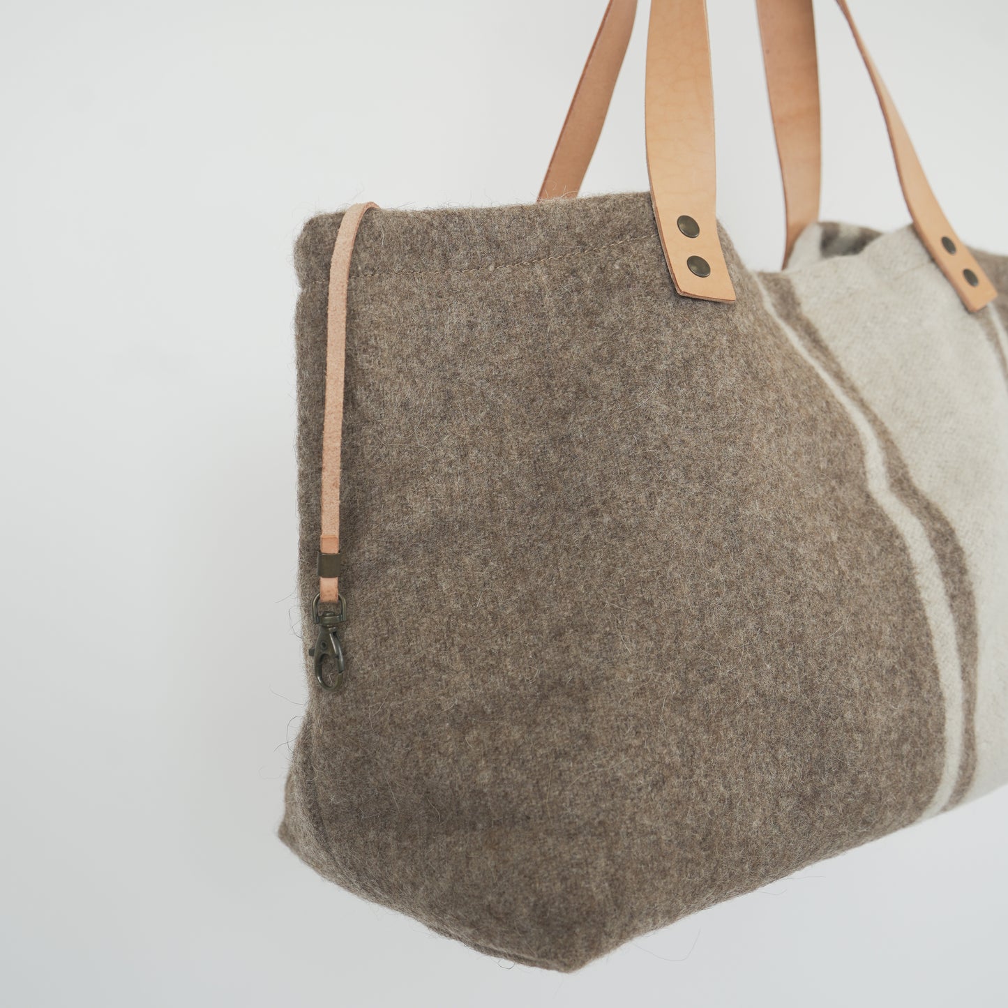 Inge - Recycled Wool Dog Bag